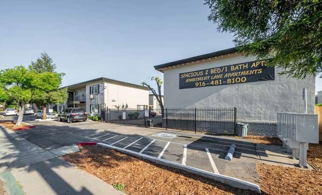Wyda Way in Sacramento, CA - Building Photo - Building Photo
