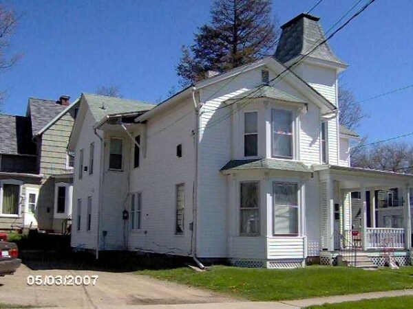 213 E Henley St in Olean, NY - Foto de edificio