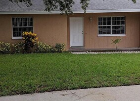 3320 Barnsdale Dr in Largo, FL - Building Photo