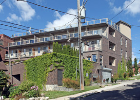 1725-1737 Kingston Rd in Toronto, ON - Building Photo