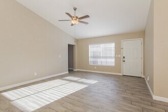 10856 W Ruth Ave in Peoria, AZ - Foto de edificio - Building Photo