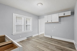 5720 W Rogers St in Milwaukee, WI - Building Photo - Building Photo