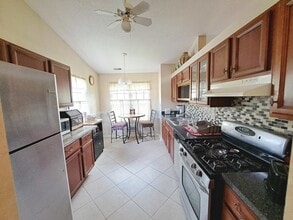216 Stoneybrook Ln in Bloomingdale, IL - Building Photo - Building Photo