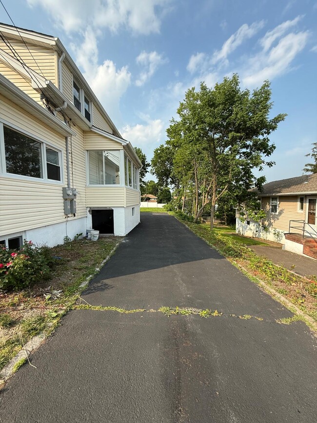 415 Madison Ave, Unit 2 in Hasbrouck Heights, NJ - Building Photo - Building Photo