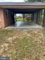 871 Fairfax Pike in Stephens City, VA - Building Photo