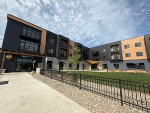 Trails Head in Brookings, SD - Foto de edificio - Building Photo