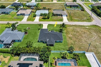 2004 SW 30th St in Cape Coral, FL - Building Photo - Building Photo