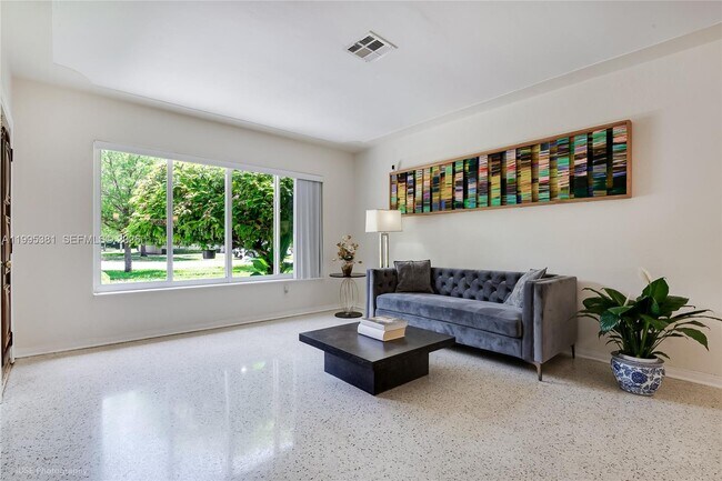 6000 Leonardo St in Coral Gables, FL - Building Photo - Building Photo