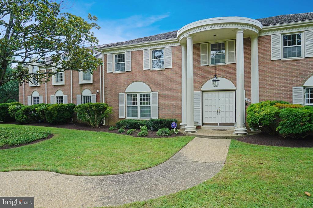 6209 Stoneham Ln in McLean, VA - Building Photo
