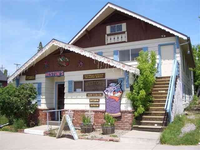 414-418 Chestnut St in Mount Shasta, CA - Building Photo - Building Photo