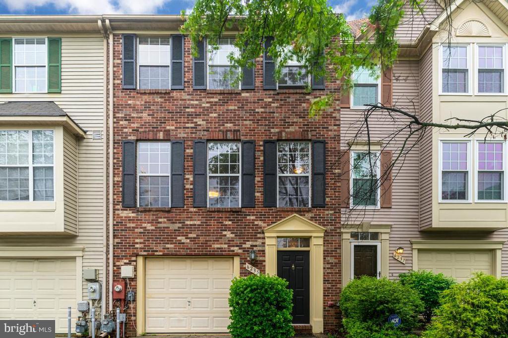 6235 Deep River Canyon in Columbia, MD - Building Photo