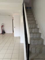 8248 NW 6th Ter, Unit 222 in Miami, FL - Building Photo