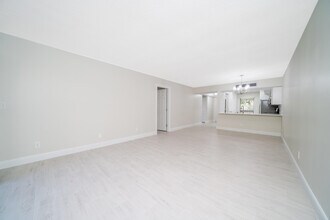 208 Brackenwood Terrace in Palm Beach Gardens, FL - Building Photo - Building Photo