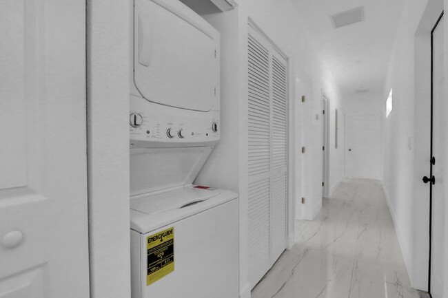 2915 Saginaw Ave in West Palm Beach, FL - Building Photo - Building Photo