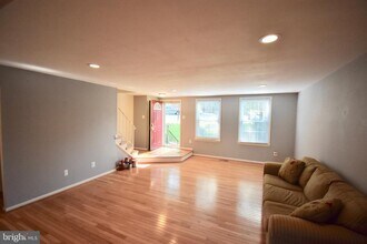 2430 Windbreak Dr in Alexandria, VA - Building Photo - Building Photo