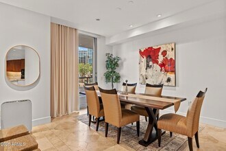 2402 E Esplanade Ln, Unit 204 in Phoenix, AZ - Foto de edificio - Building Photo