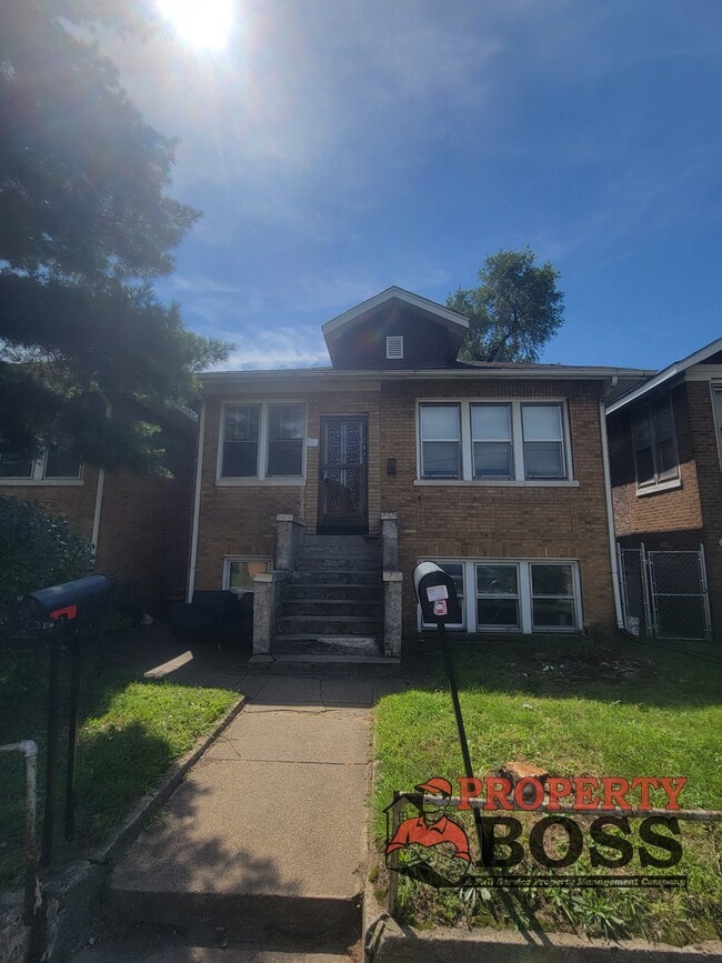 property at 809 W 11th Ave
