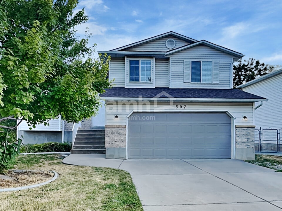 307 S 1050 E in Layton, UT - Building Photo