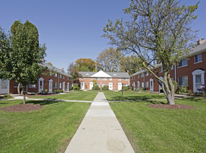 Colonial Court Terraces in Birmingham, MI - Foto de edificio - Building Photo