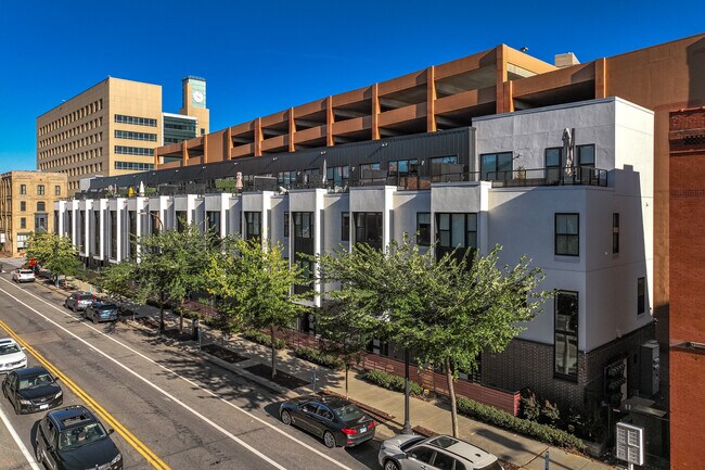 Maverick Townhouses in Minneapolis, MN - Building Photo - Building Photo