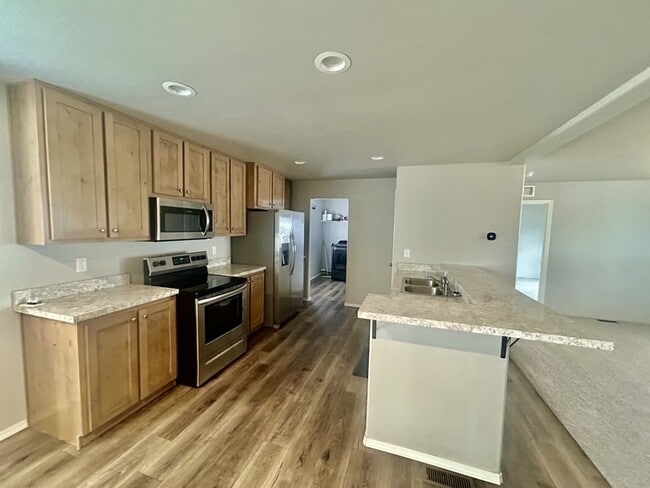 8446 Sunrise Way in Blaine, WA - Building Photo - Building Photo