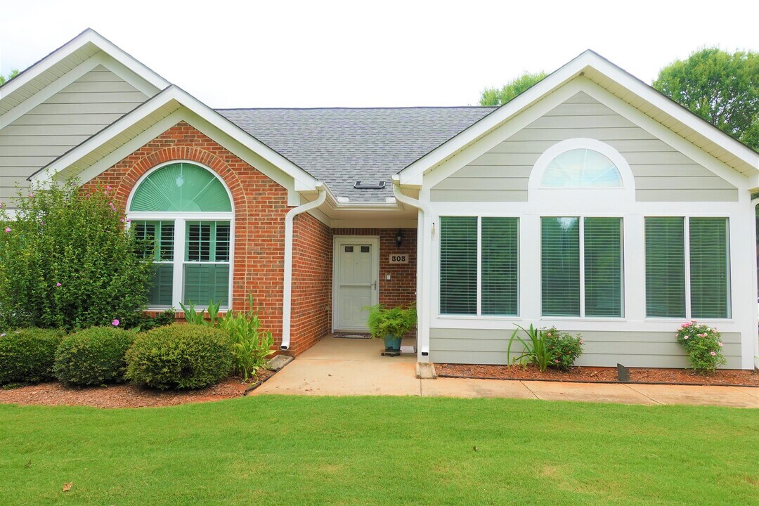 303 Heritage Club Dr in Greenville, SC - Building Photo