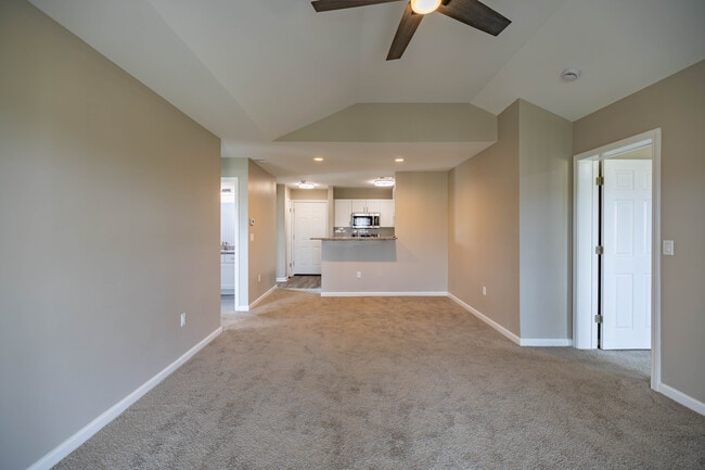 Union Station in West Chester, OH - Foto de edificio - Interior Photo