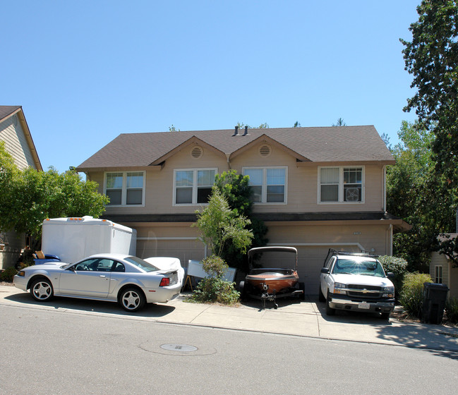 3204 Nielsen Ct in Santa Rosa, CA - Foto de edificio - Building Photo