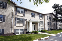 Falcon Landing Apartments - Graduate Students in Bowling Green, OH - Building Photo - Building Photo