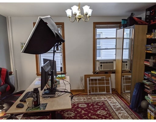 48 Litchfield St, Unit 2 in Boston, MA - Foto de edificio - Building Photo