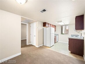 5314 River Glen Dr in Las Vegas, NV - Building Photo - Building Photo