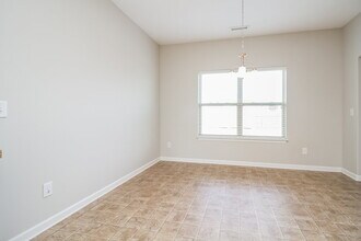 2102 Longhunter Chase Dr in Spring Hill, TN - Foto de edificio - Building Photo