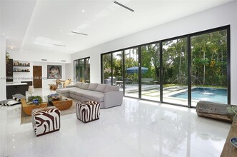 56 Samana Dr in Miami, FL - Building Photo - Building Photo