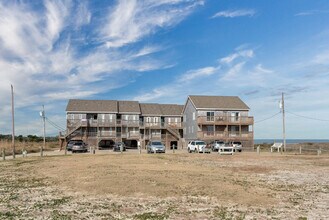 56390 North Carolina Hwy 12 in Hatteras, NC - Building Photo - Building Photo