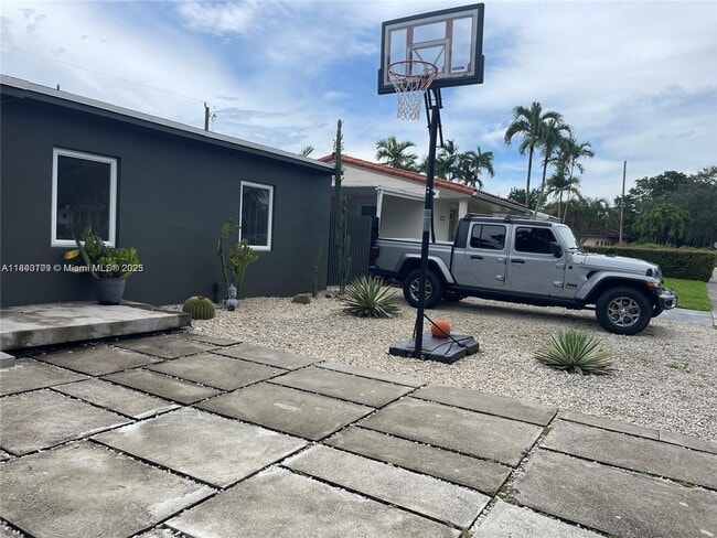 6321 SW 43rd St in Miami, FL - Building Photo - Building Photo