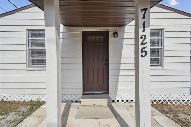 7125 Colfax Dr in Port Richey, FL - Building Photo - Building Photo