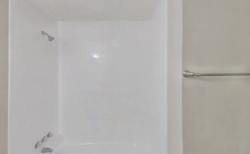 4447 Greenland Dr in Mesquite, TX - Foto de edificio - Building Photo