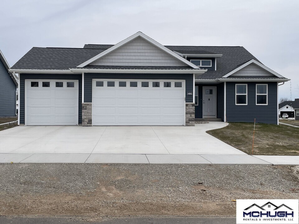 1605 Liberty Ave in Neenah, WI - Building Photo