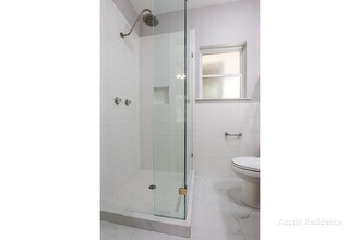 308 E 32nd St in Austin, TX - Foto de edificio - Building Photo