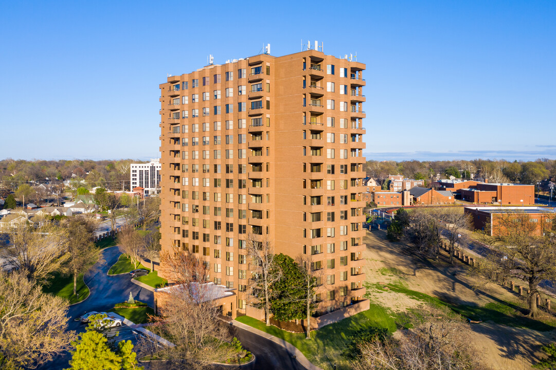 The Yorktown in Tulsa, OK - Building Photo