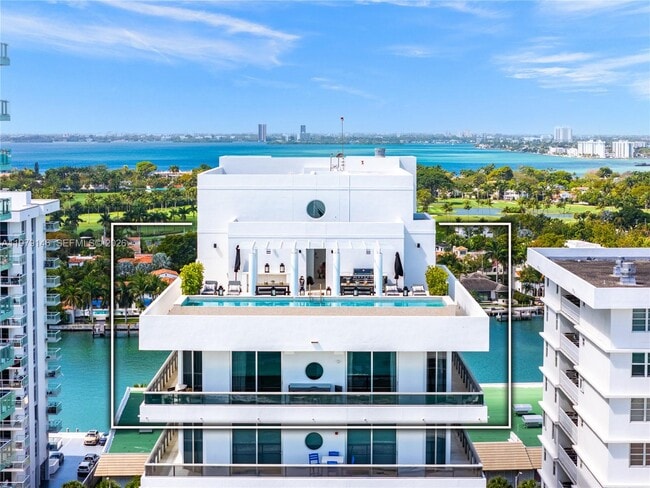 5801 Collins Ave in Miami Beach, FL - Building Photo - Building Photo
