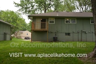 1212 SE 3rd Terrace in Lee's Summit, MO - Building Photo - Building Photo