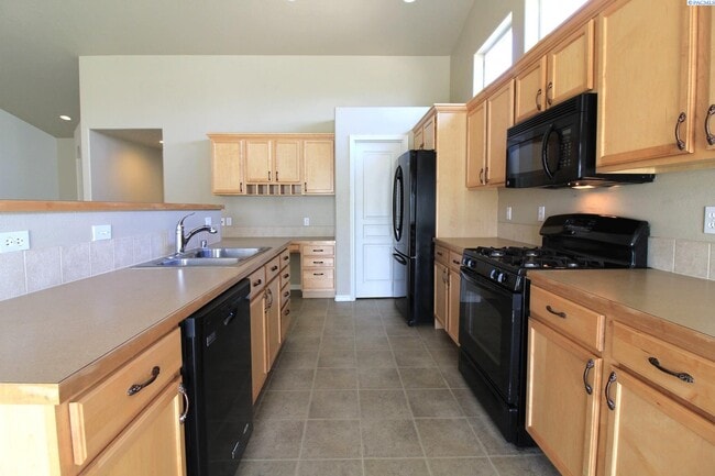 429 S Roosevelt St in Kennewick, WA - Building Photo - Building Photo