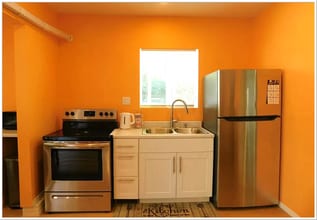 1104 E Foothill Blvd in Glendora, CA - Building Photo - Building Photo