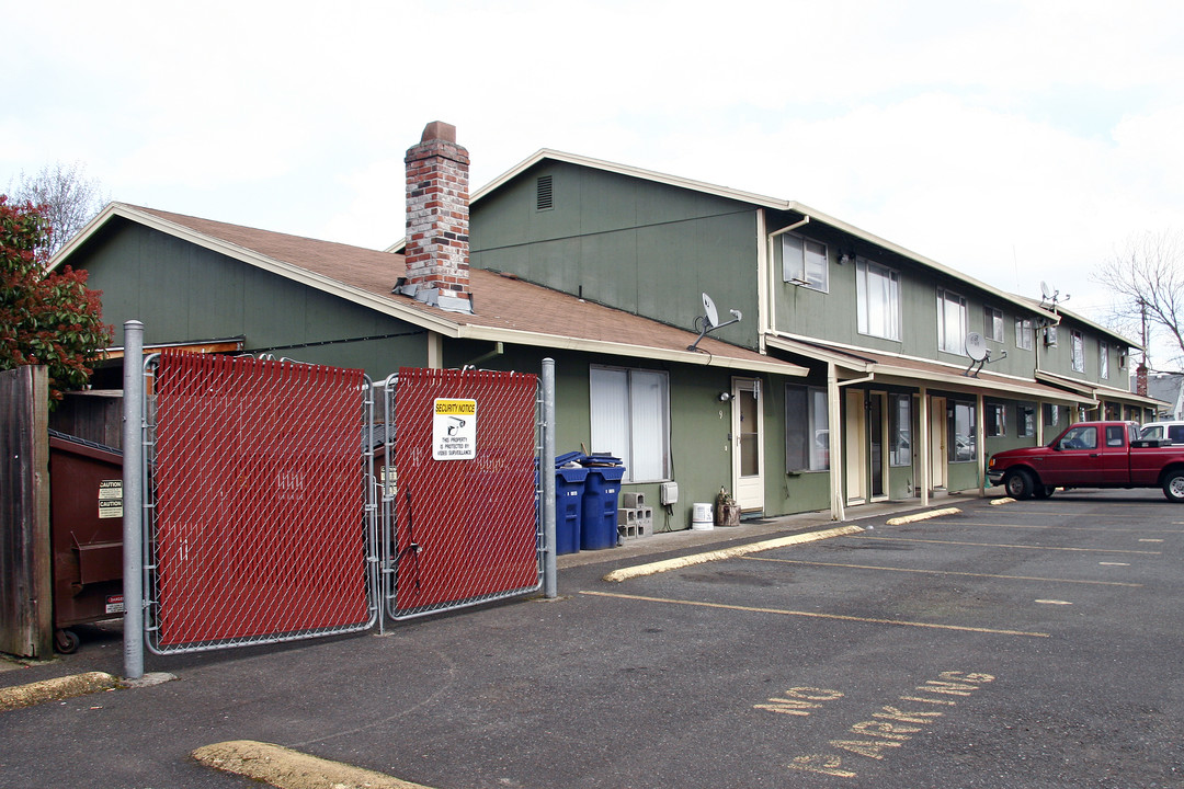 Maple Tree Apartments in Hillsboro, OR - Building Photo