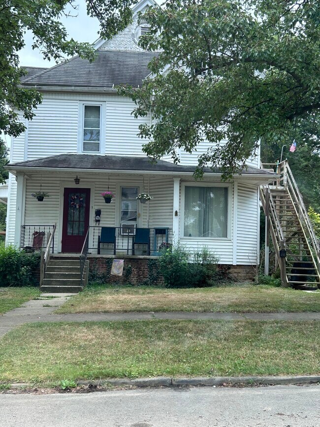 413 Pleasant St, Unit #3 in Ashland, OH - Building Photo - Building Photo