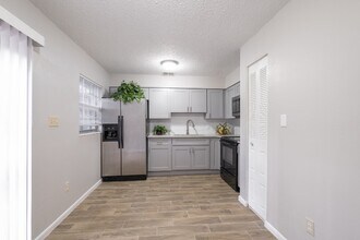 6216 SW 10th Pl-Unit -B in Gainesville, FL - Building Photo - Building Photo