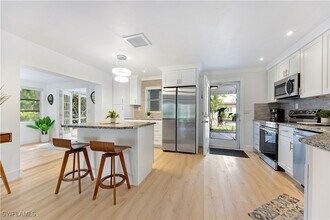 10 Kings Rd in Naples, FL - Building Photo - Building Photo