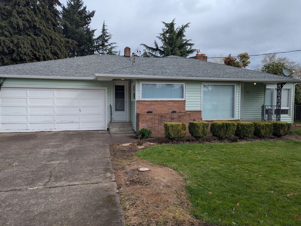 323 Juedes Ave N in Keizer, OR - Building Photo