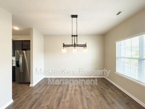 129 Rockwater Way in Zebulon, NC - Foto de edificio - Building Photo